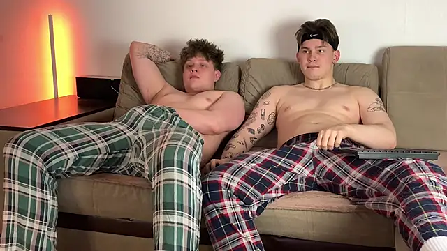 Snapshot of twoguyspleasure chatting on 01.22.25 twoguyspleasure online show from 01.22.25