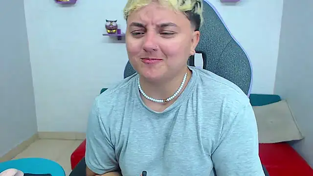 isabeautyx19 online show from 02.22.25