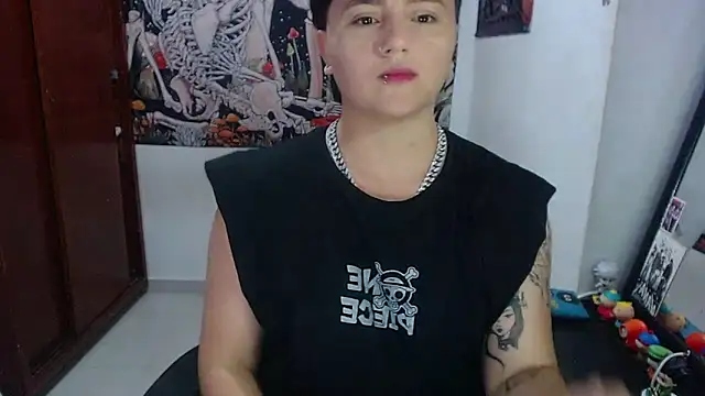 Snapshot of isabeautyx19 chatting on 04.21.26 isabeautyx19 online show from 04.21.26