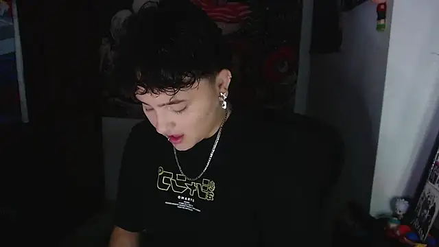 Snapshot of isabeautyx19 chatting on 04.27.26 isabeautyx19 online show from 04.27.26