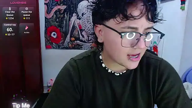 Snapshot of isabeautyx19 chatting on 05.22.26 isabeautyx19 online show from 05.22.26