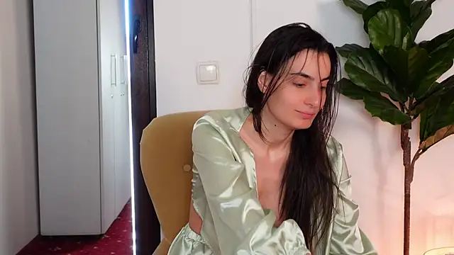 Snapshot of NinaCrystal1 chatting on 03.18.26 NinaCrystal1 online show from 03.18.26