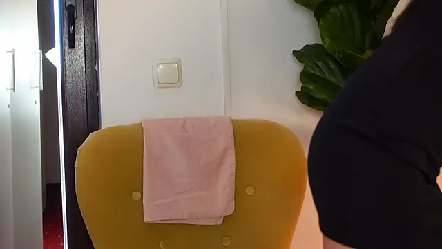 Snapshot of NinaCrystal1 chatting on 04.10.26 NinaCrystal1 online show from 04.10.26