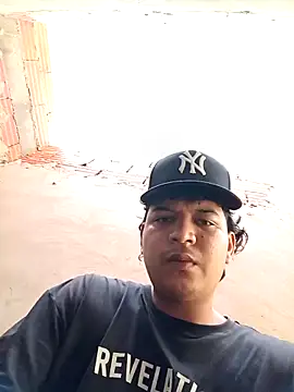 Snapshot of yoryisexi chatting on 10.13.25 yoryisexi online show from 10.13.25