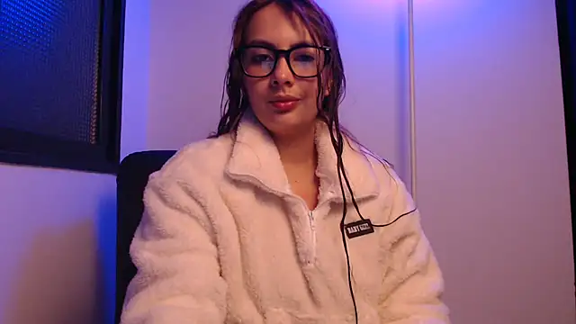 Snapshot of lalawhitte chatting on 04.28.26 lalawhitte online show from 04.28.26