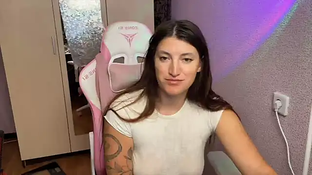Snapshot of Katrin__kiss chatting on 06.23.26 Katrin kiss online show from 06.23.26