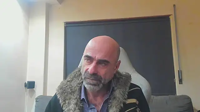 Snapshot of Bicopflirt chatting on 02.12.26 Bicopflirt online show from 02.12.26