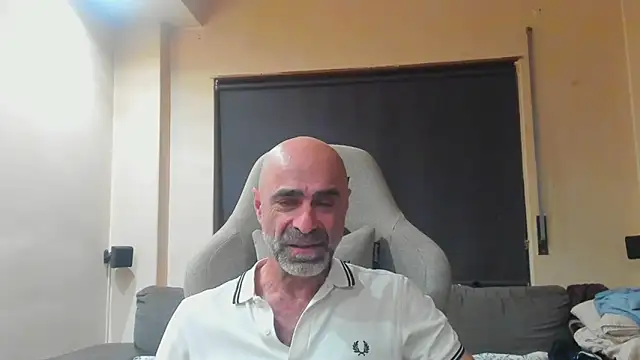 Snapshot of Bicopflirt chatting on 04.09.26 Bicopflirt online show from 04.09.26