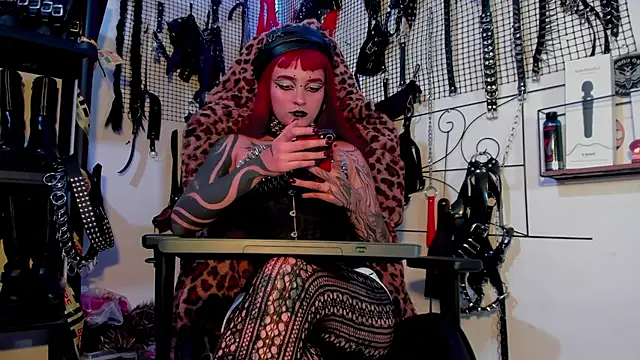 Snapshot of Agatha_BDSM chatting on 01.11.25 Agatha BDSM online show from 01.11.25