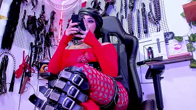 Snapshot of Agatha_BDSM chatting on 02.28.25 Agatha BDSM online show from 02.28.25