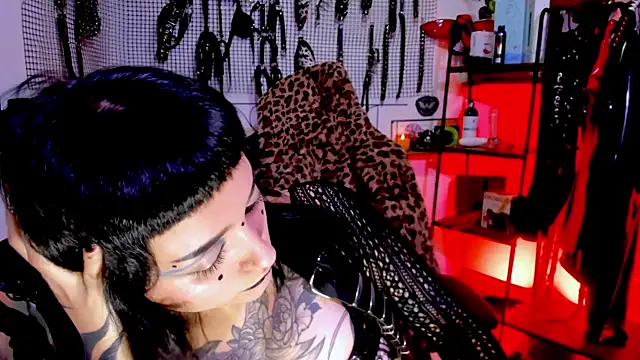 Snapshot of Agatha_BDSM chatting on 10.01.25 Agatha BDSM online show from 10.01.25