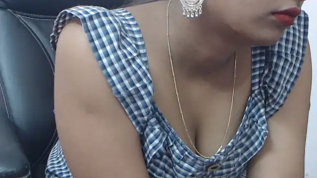 Snapshot of wildbabes chatting on 02.02.25 wildbabes online show from 02.02.25