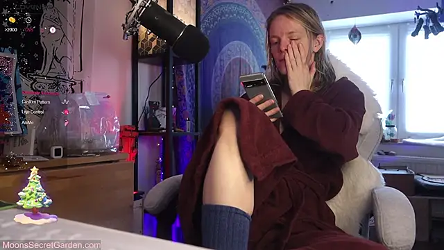 Snapshot of Moon__Nymph chatting on 12.15.24 Moon Nymph online show from 12.15.24