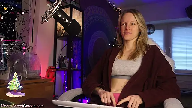 Snapshot of Moon__Nymph chatting on 12.21.24 Moon Nymph online show from 12.21.24