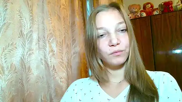 EmillyPlay online show from 11.12.25