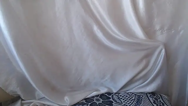 Burberrry  online show from 10.28.25