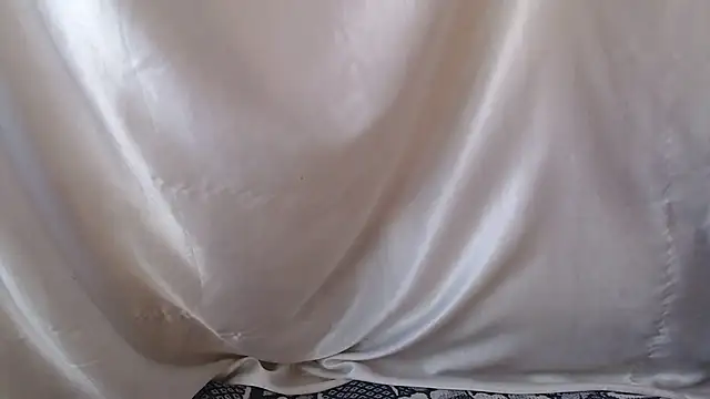 Burberrry  online show from 12.05.25