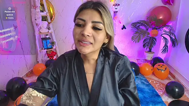 SALOOMEE   online show from 10.15.25