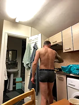 Yourhotboy 42 online show from 12.20.25