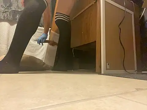 Snapshot of ElPollo77 chatting on 09.10.25 ElPollo77 online show from 09.10.25