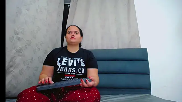 brunnette hot online show from 03.12.26