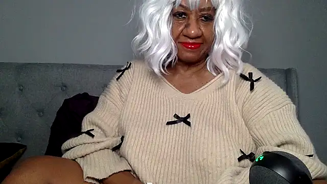 BreanaDivine online show from 01.04.25