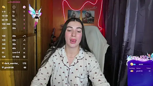 Fiery Brunette  online show from 12.22.24