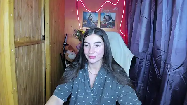 Fiery Brunette  online show from 12.25.24