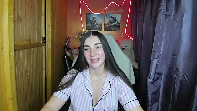 Fiery Brunette  online show from 01.23.25