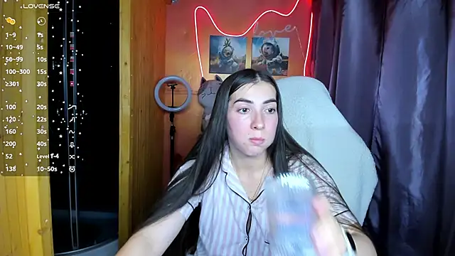 Fiery Brunette  online show from 09.15.25