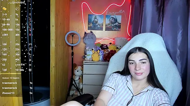 Fiery Brunette  online show from 09.22.25