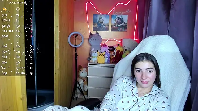 Fiery Brunette  online show from 10.10.25