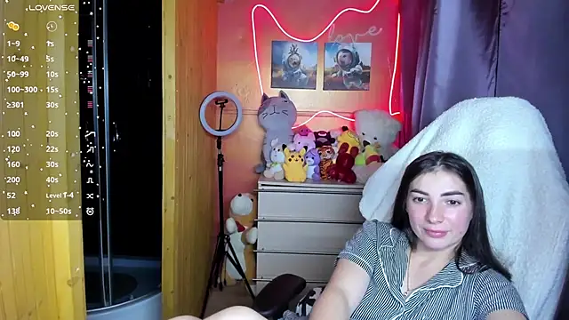 Fiery Brunette  online show from 10.13.25