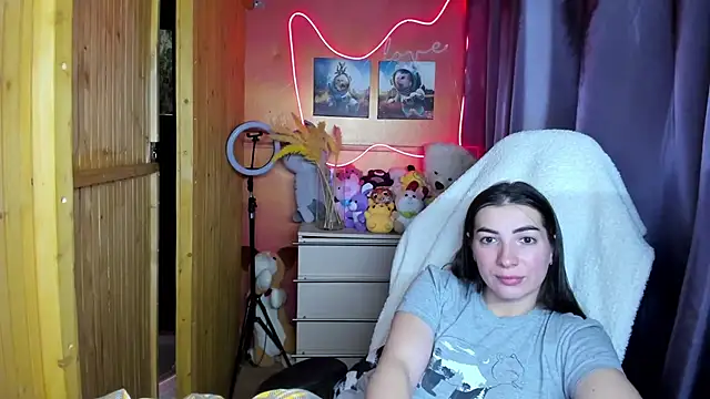 Fiery Brunette  online show from 11.29.25