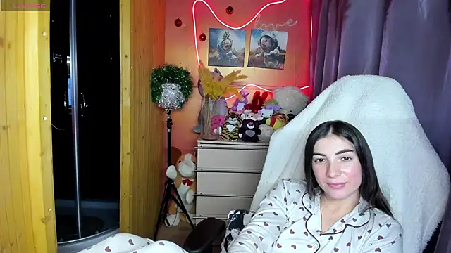 Fiery Brunette  online show from 12.19.25