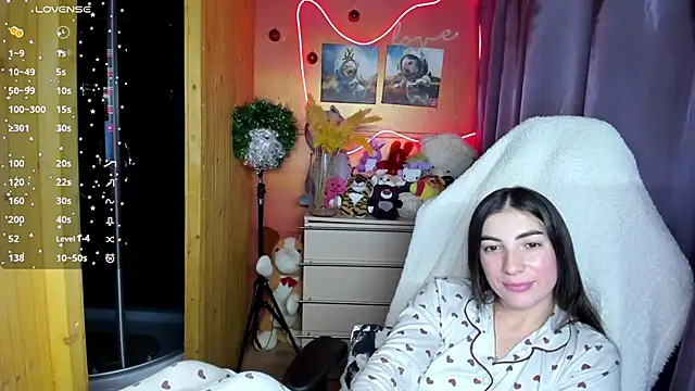 Fiery Brunette  online show from 12.21.25