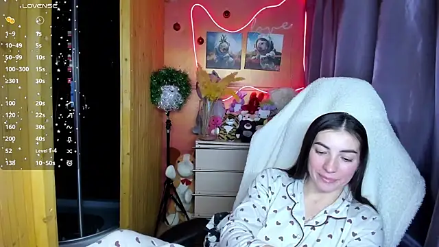 Fiery Brunette  online show from 12.22.25