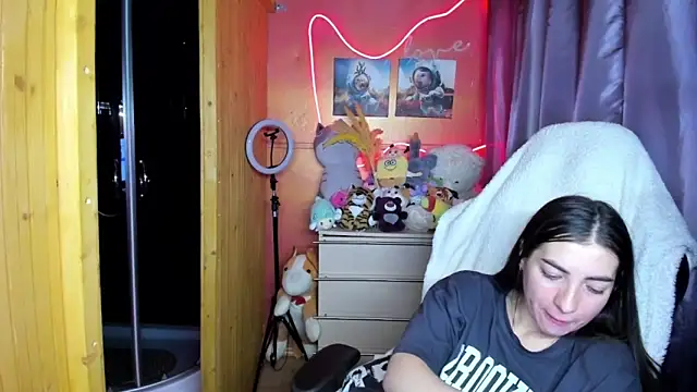 Fiery Brunette  online show from 03.28.26