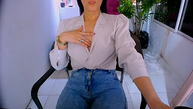 BitterMomXxx online show from 09.15.25