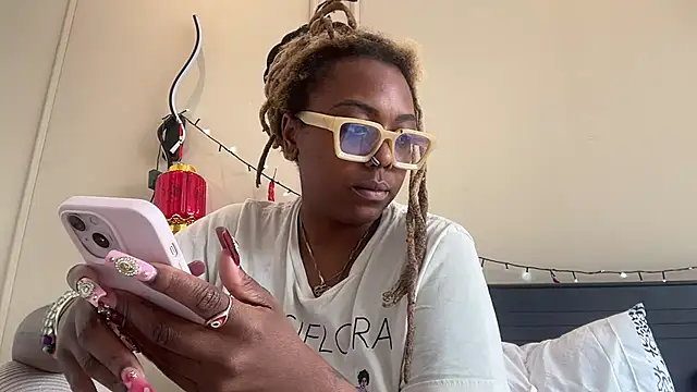 ChocolateCakeQueen online show from 02.22.25