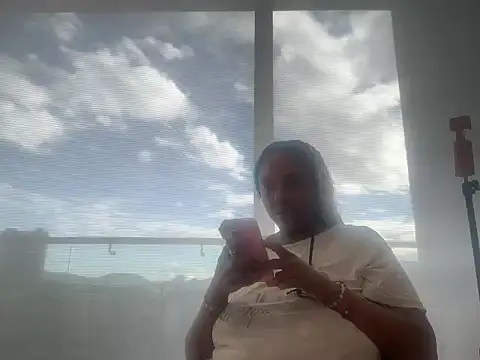 Snapshot of ChocolateCakeQueen chatting on 07.17.26 ChocolateCakeQueen online show from 07.17.26