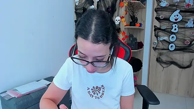  amanda seyfried19 online show from 10.24.25