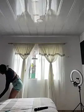 hannahb-e online show from 09.11.25