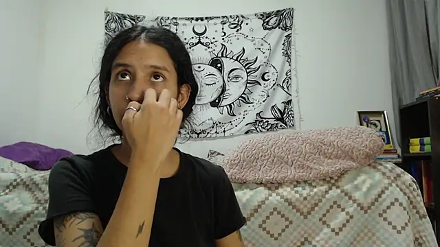 Snapshot of AlinaWoolf_ chatting on 12.27.24 AlinaWoolf  online show from 12.27.24