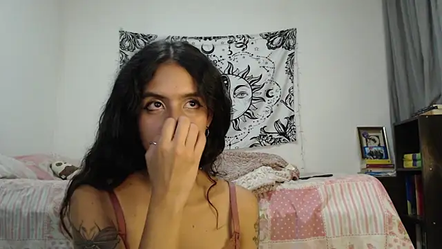 Snapshot of AlinaWoolf_ chatting on 01.11.25 AlinaWoolf  online show from 01.11.25