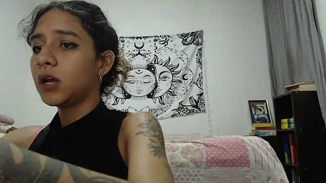 Snapshot of AlinaWoolf_ chatting on 01.13.25 AlinaWoolf  online show from 01.13.25