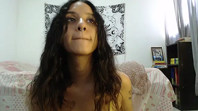 Snapshot of AlinaWoolf_ chatting on 01.28.25 AlinaWoolf  online show from 01.28.25