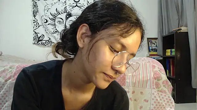 Snapshot of AlinaWoolf_ chatting on 01.31.25 AlinaWoolf  online show from 01.31.25