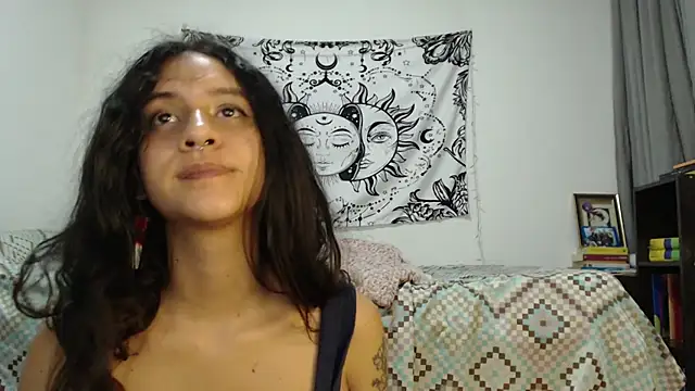 Snapshot of AlinaWoolf_ chatting on 02.02.25 AlinaWoolf  online show from 02.02.25