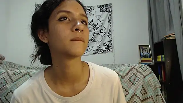 Snapshot of AlinaWoolf_ chatting on 02.07.25 AlinaWoolf  online show from 02.07.25